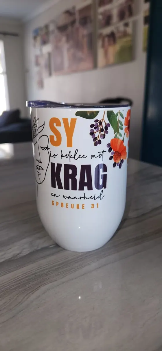 White gin tumbler printed Sy is beklee met krag en waarheid, Spreuke 31, with orange florals